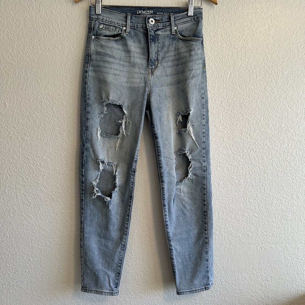 DENIZEN From Levi's Mom Jeans Women's Size 3-w26 High Rise Distressed Light Wash